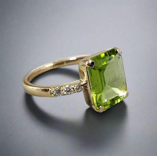 Green Peridot and Diamond 18k Gold Ring - K Jewelry Accessories