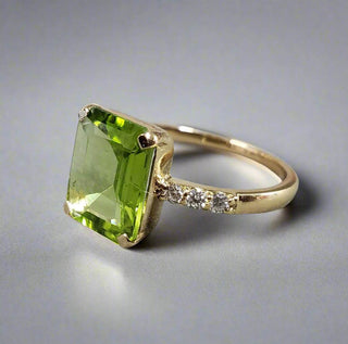Green Peridot and Diamond 18k Gold Ring - K Jewelry Accessories