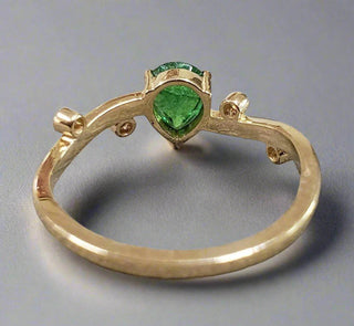 14k Gold Tsavorite and Brilliant Cut Diamond Ring - K Jewelry Accessories