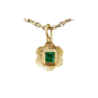 Textured Floral 18k Gold Emerald Pendant - K Jewelry Accessories