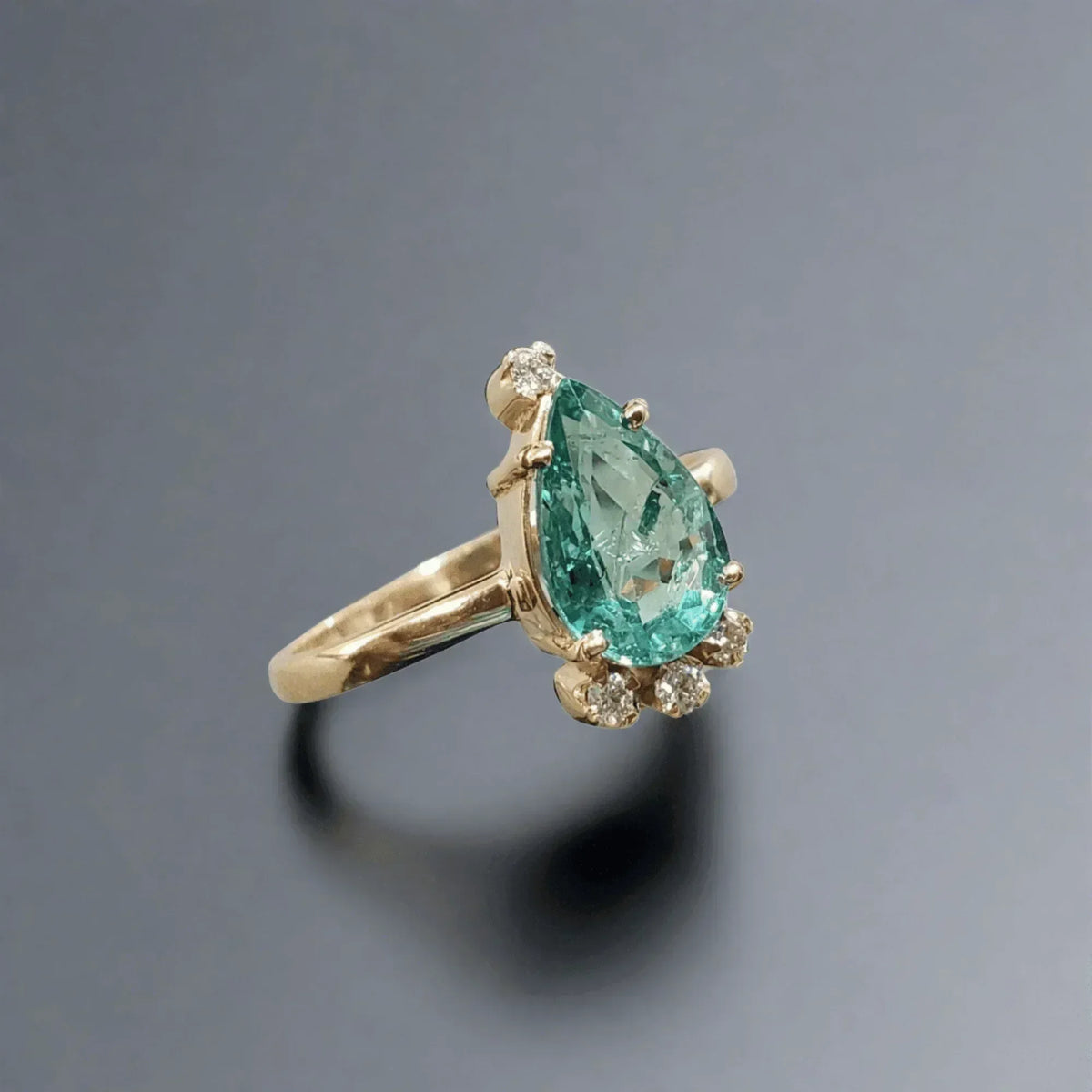 18k Gold Lustrous Emerald & Diamond Ring - K Jewelry Accessories