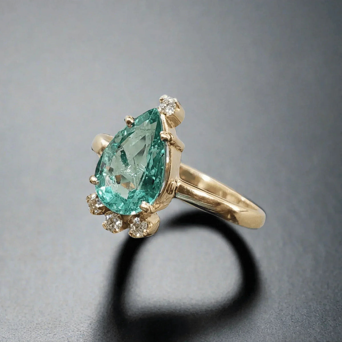 18k Gold Lustrous Emerald & Diamond Ring - K Jewelry Accessories