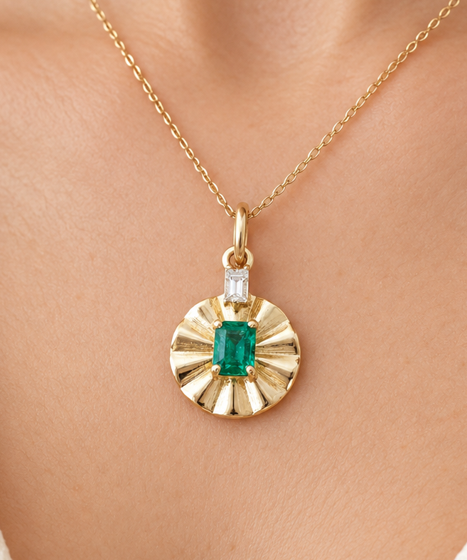 Pendentif en or 14 carats avec rubis et émeraude