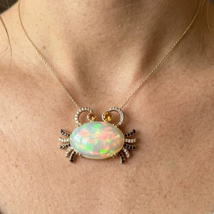 14 Karat Gold-Anhänger mit birnenförmigem Opal und Diamant