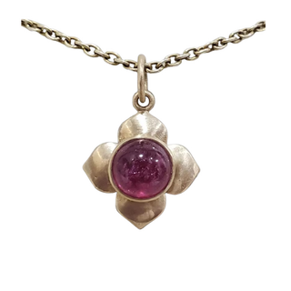 Pendentif en or 14 carats et tourmaline rose naturelle cabochon