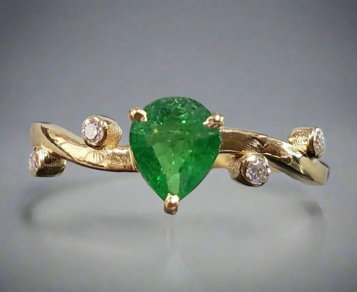 14k Gold Tsavorite and Brilliant Cut Diamond Ring - K Jewelry Accessories