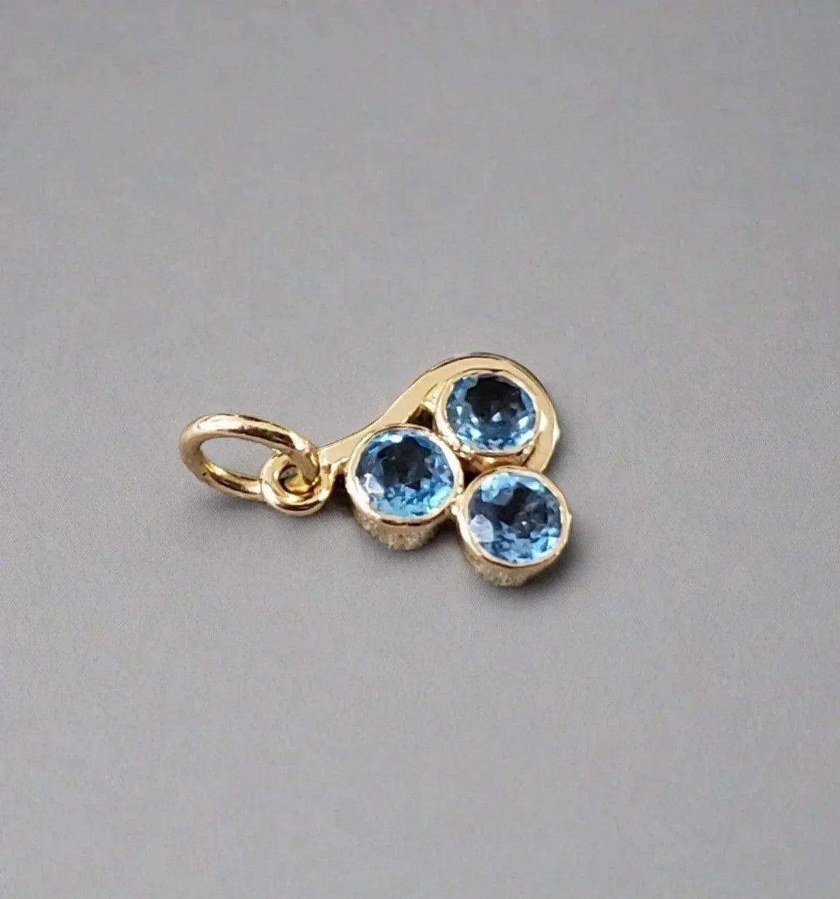 14k Gold Swiss Blue Topaz Pendant Three Stone - K Jewelry Accessories