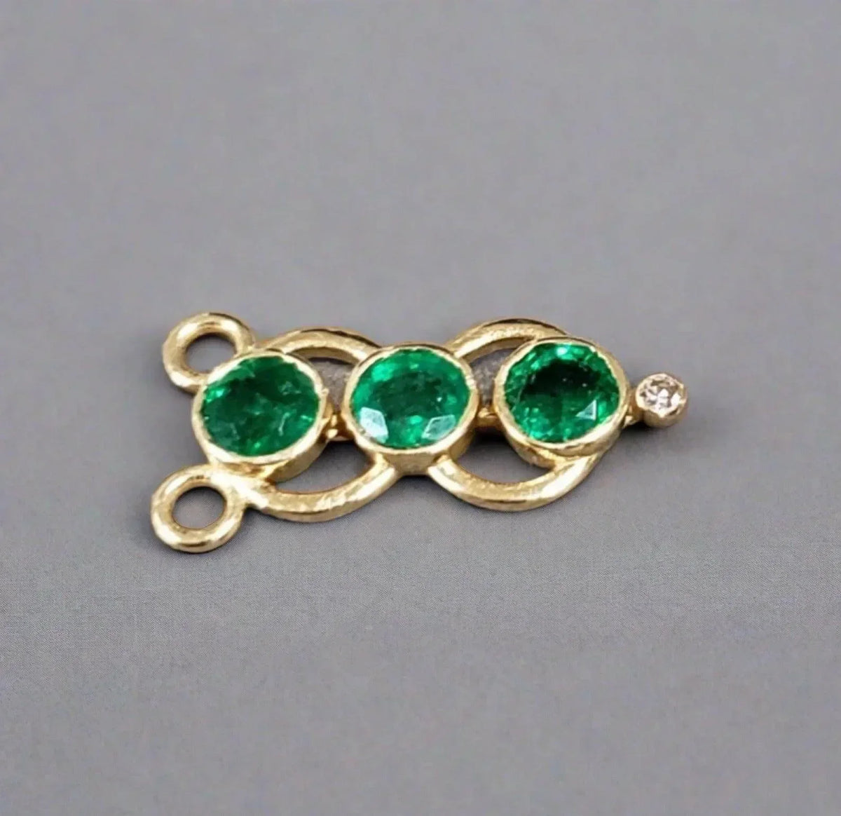 18k Gold 3 Stone Zambian Emerald Pendant - K Jewelry Accessories