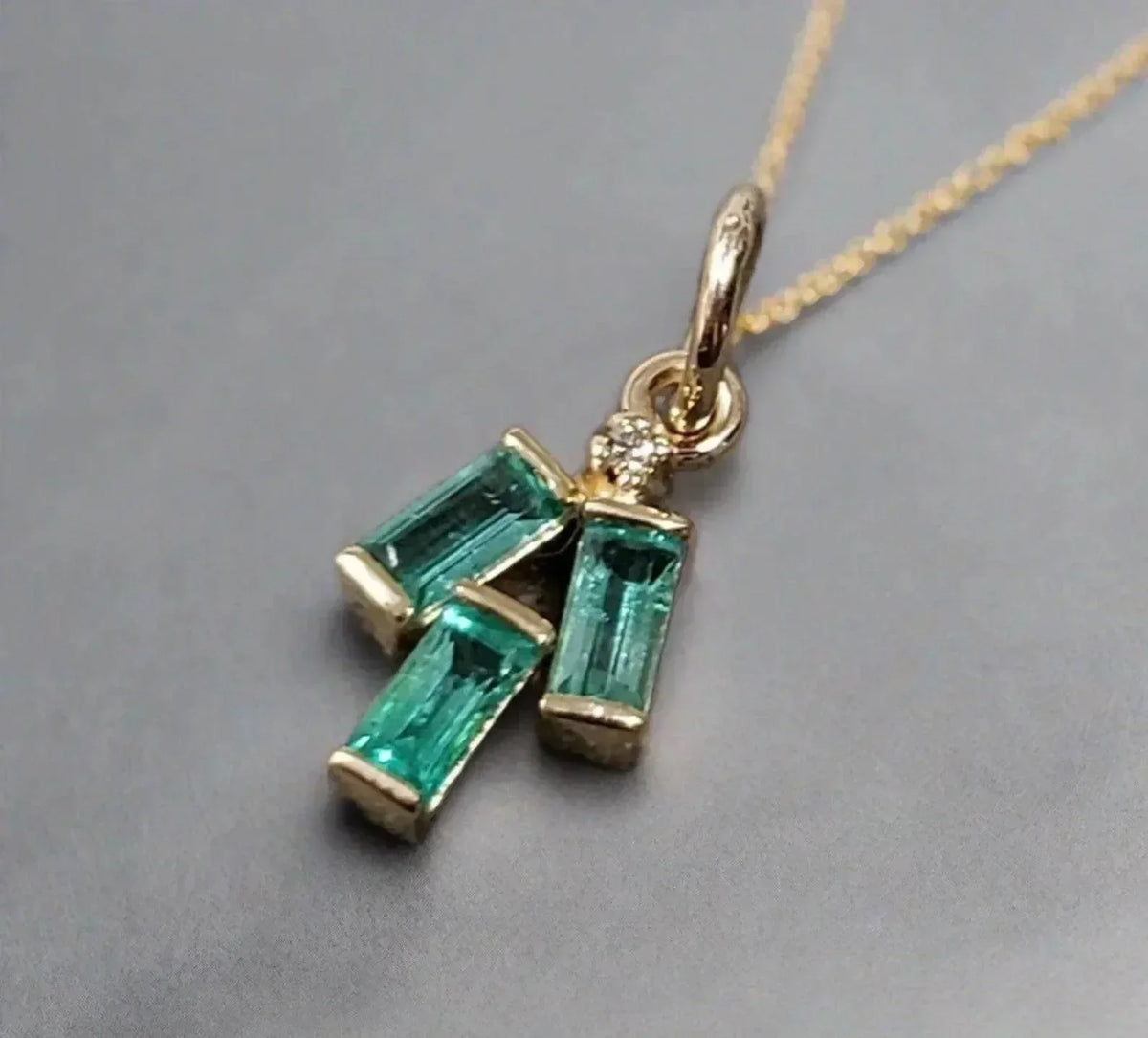18k Gold Zambian Emerald and Diamond Pendant - K Jewelry Accessories
