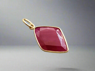 18k Gold Ruby Pendant: Kite Shape Bezel-Set Birthstone - K Jewelry Accessories