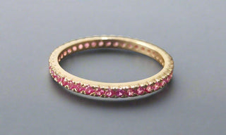 14 Karat Goldring mit Rubin und Diamant