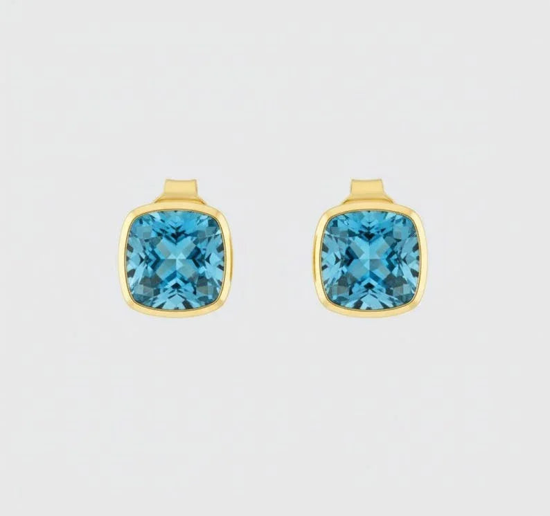 Ohrstecker aus 14 Karat Gold mit Schweizer Blautopas
