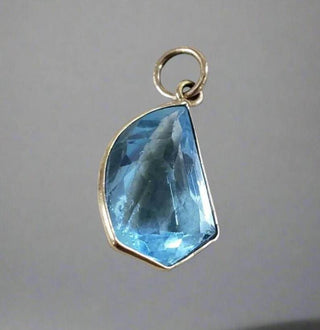 Swiss Blue Topaz Pendant – Unique Geometric Cut - K Jewelry Accessories