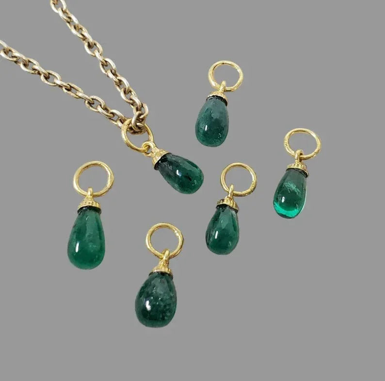 Designer-Anhänger aus 18 Karat Gold mit sambischem Smaragd und Baguette