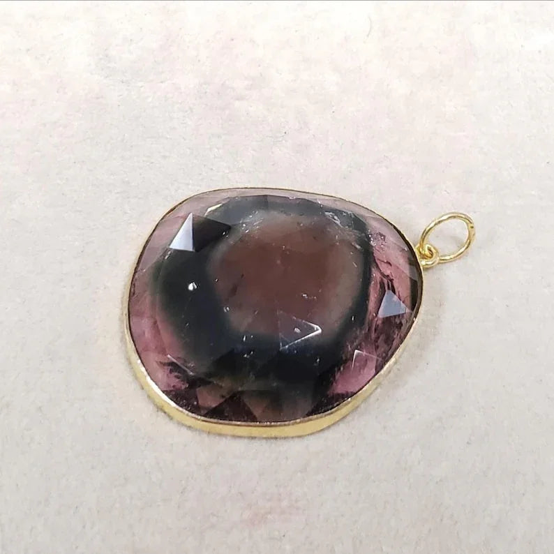 Anhänger aus 18 Karat Gold mit gelbem Turmalin und Diamant