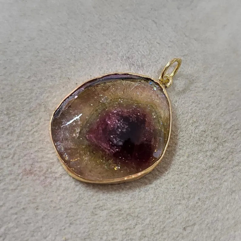 Anhänger aus 18 Karat Gold mit gelbem Turmalin und Diamant
