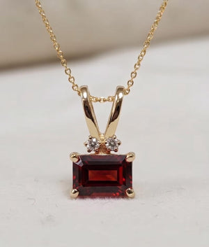 Pendentif cœur rouge en or 14 carats avec grenat et diamant