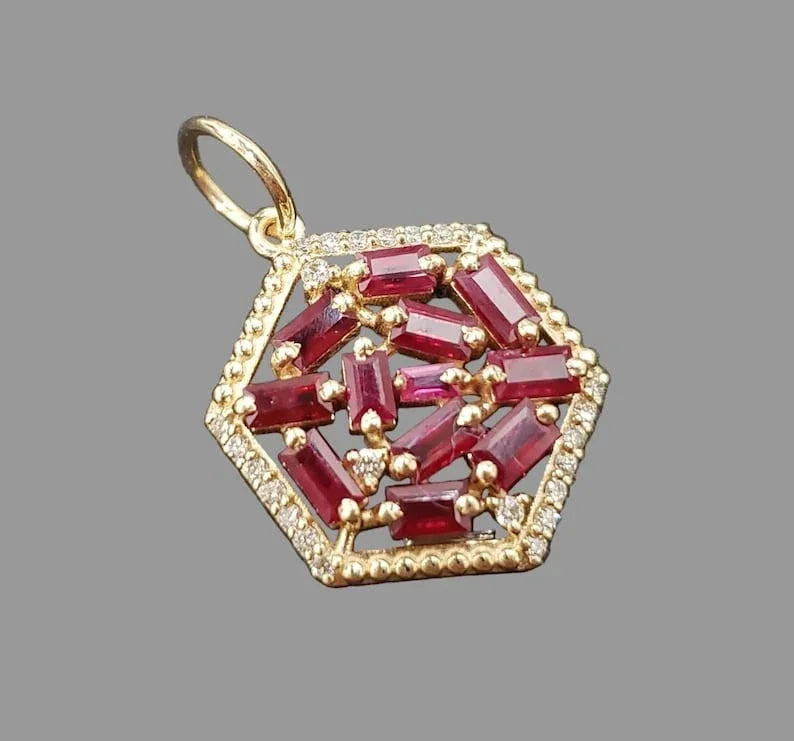 14 Karat Gold Oval Cabochon Rubin Anhänger