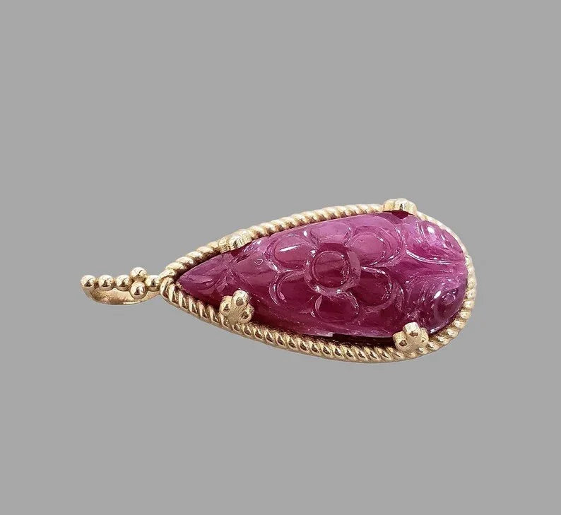 14 Karat Gold Oval Cabochon Rubin Anhänger