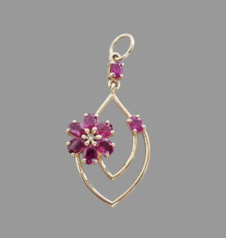 Pendentif en or 14 carats et rubis : Bijou Art Déco à motif floral