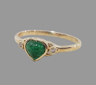 Bague en or 14 carats avec cœur en émeraude de Zambie et diamant taille brillant
