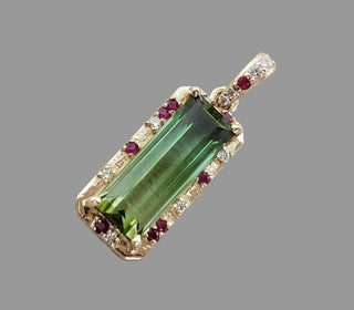Pendentif en or 14 carats serti de diamants et de tourmaline verte taille baguette