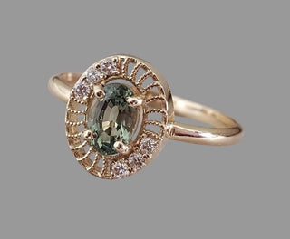 18 Karat Goldring mit blauem Saphir und Diamant im Brillantschliff