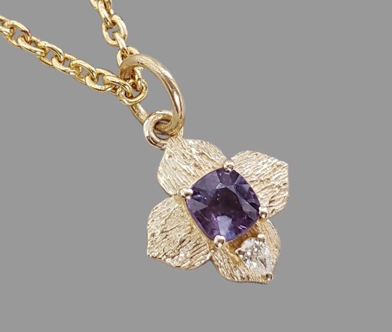 Charm spinelle rose en or 14 carats
