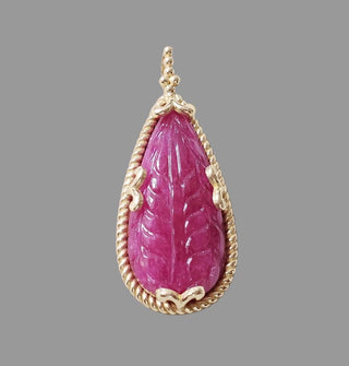 14 Karat Gold Oval Cabochon Rubin Anhänger