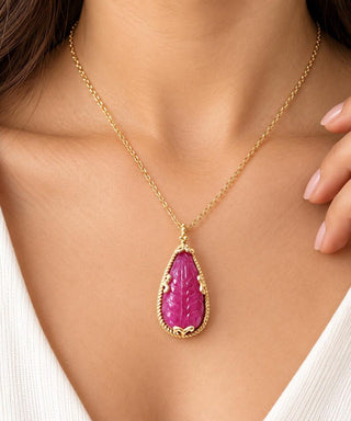 14 Karat Gold Oval Cabochon Rubin Anhänger
