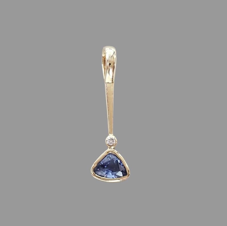 Blue sapphire pendant with trillion cut stone on 14K gold stick