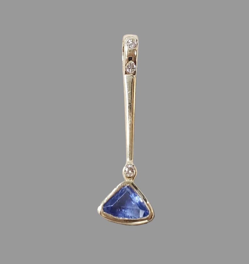 Charm spinelle rose en or 14 carats