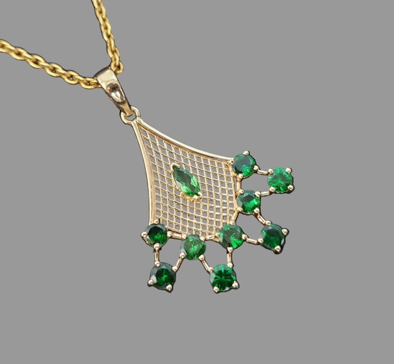 Pendentif papillon en tourmaline rose et or 14 carats