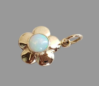 14 Karat Gold-Anhänger mit birnenförmigem Opal und Diamant