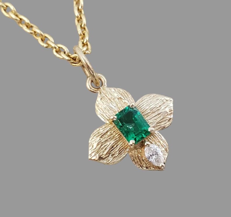 Pendentif en or 14 carats avec rubis et émeraude