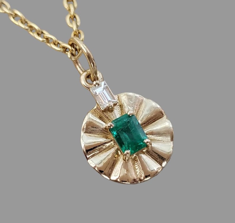 Pendentif en or 14 carats avec rubis et émeraude