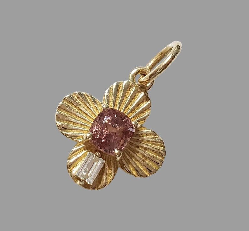 Charm spinelle rose en or 14 carats