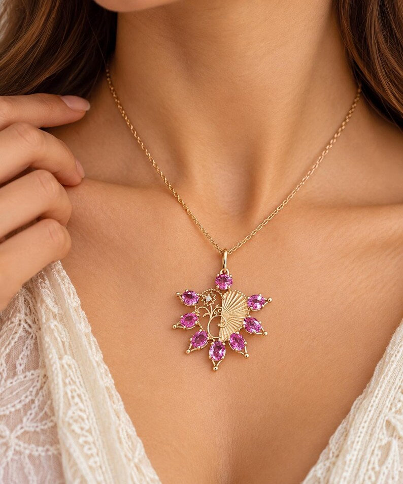 Fan pendant with open gold ribs and diamond centre