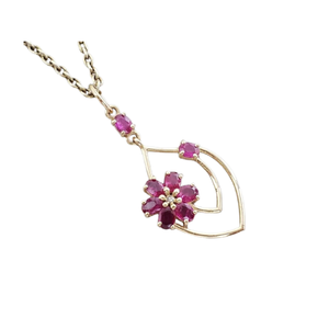 Pendentif en or 14 carats et rubis : Bijou Art Déco à motif floral