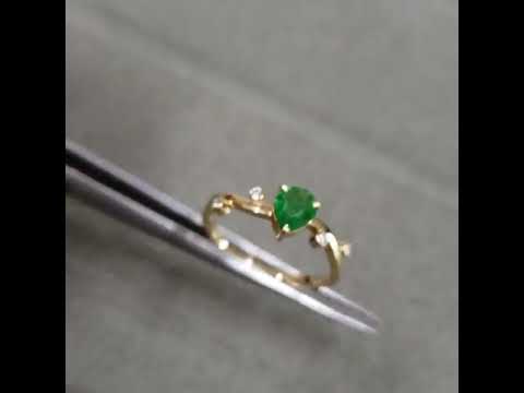 14k Gold Tsavorite and Brilliant Cut Diamond Ring