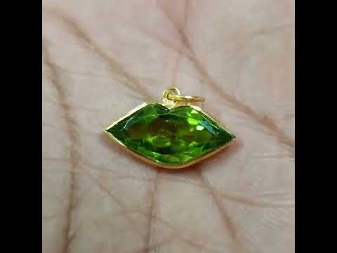 18k Rare Green Tourmaline Gold Lips Pendant
