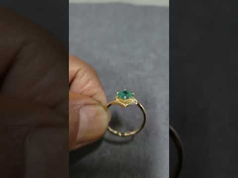 Bague en or 14 carats avec émeraude taille Asscher