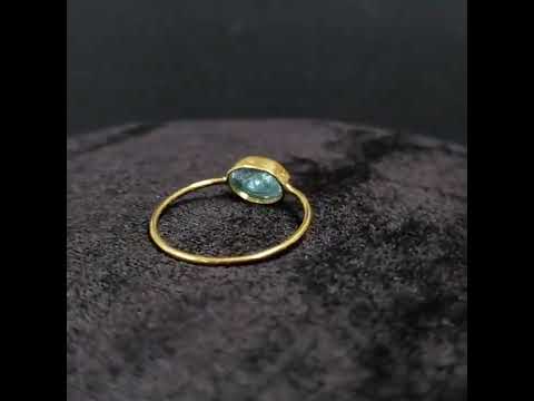 Oval 18k Gold Natural Paraiba Apatite Ring