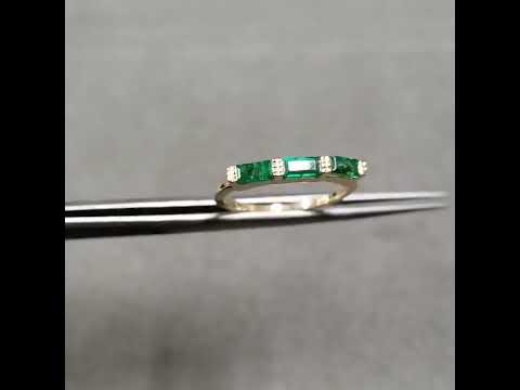 14 Karat Goldring mit sambischem Baguette-Smaragd
