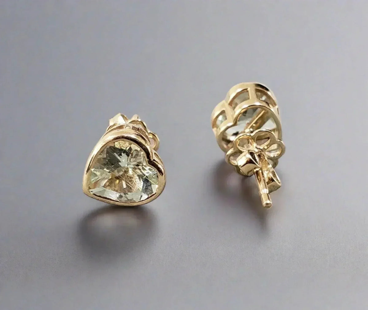 Heart-shaped gold stud earrings with clear gemstones, elegant diamond jewelry