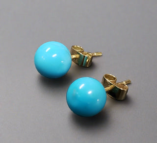 Close Up-View of Round Shape Turquoise blue Earrings December Birthstone Jewelry For Women 