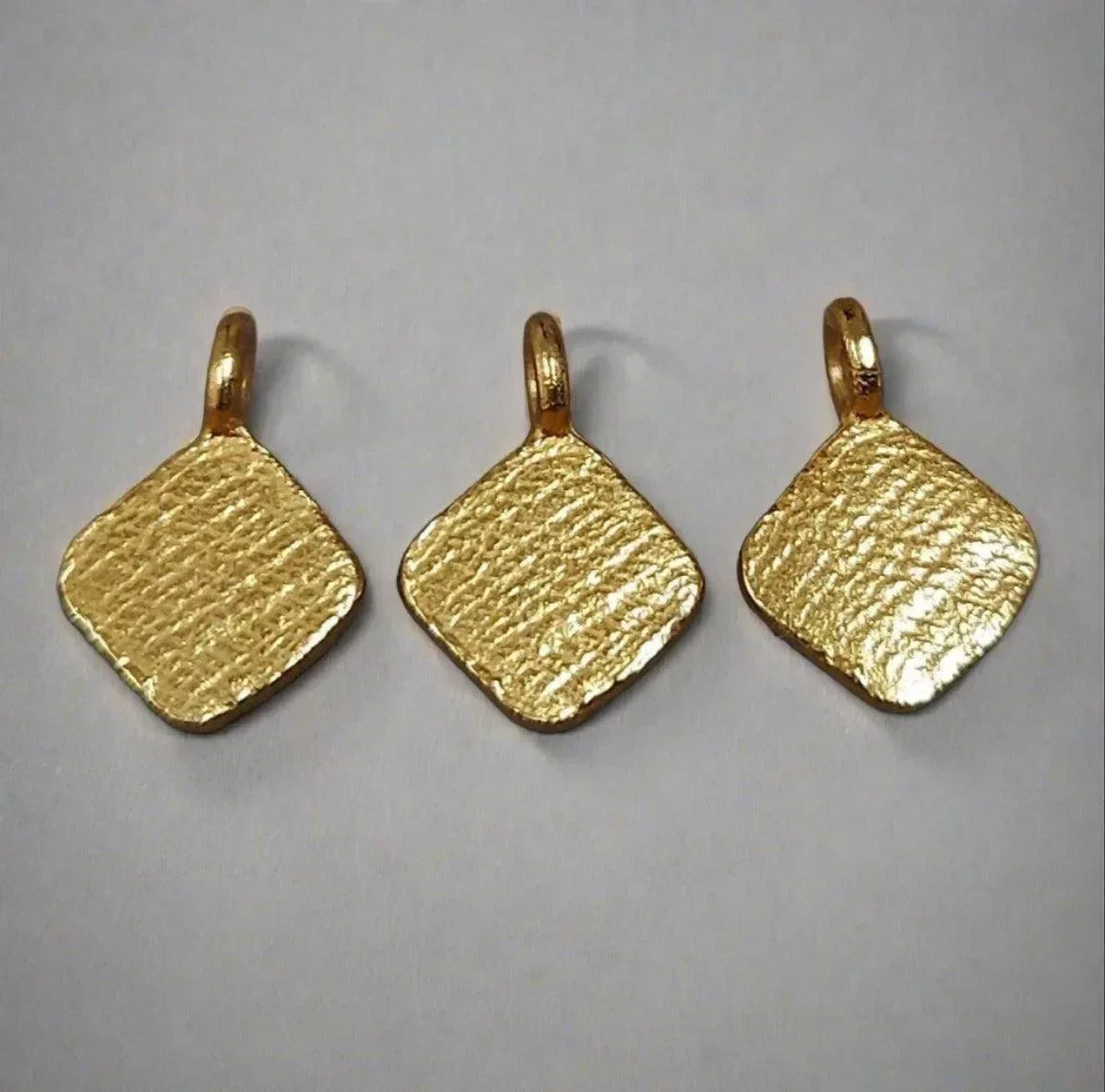 7 mm Gold Vermeil Cushion Charm Hammered Dainty jewelry - K Jewelry Accessories