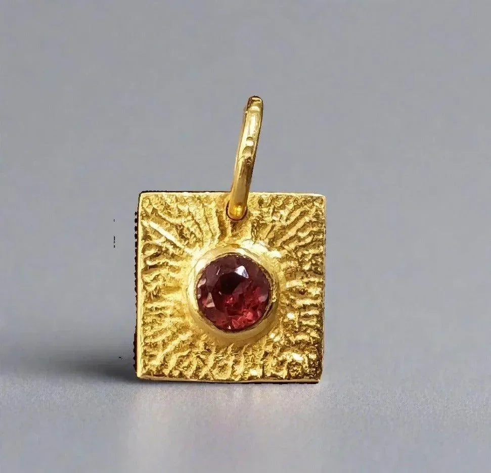 925 Gold Vermeil Red Garnet Pendant Square shape - K Jewelry Accessories