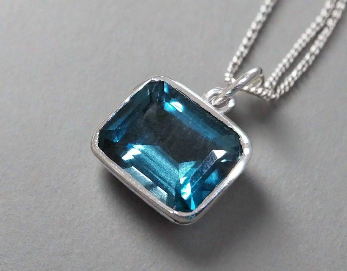 18k White Gold London Blue Topaz Pendant Octagon shape - K Jewelry Accessories