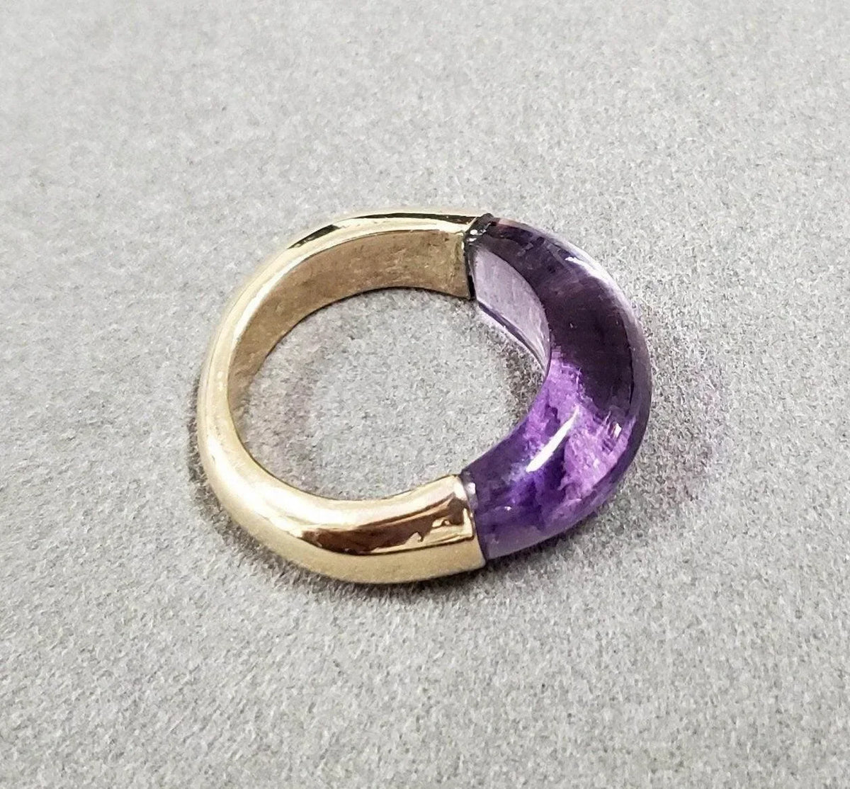 Gold ring with purple amethyst gemstone, elegant jewelry accessory